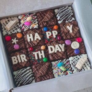 Personalized brownies for a happy birthday - 12 Pieces